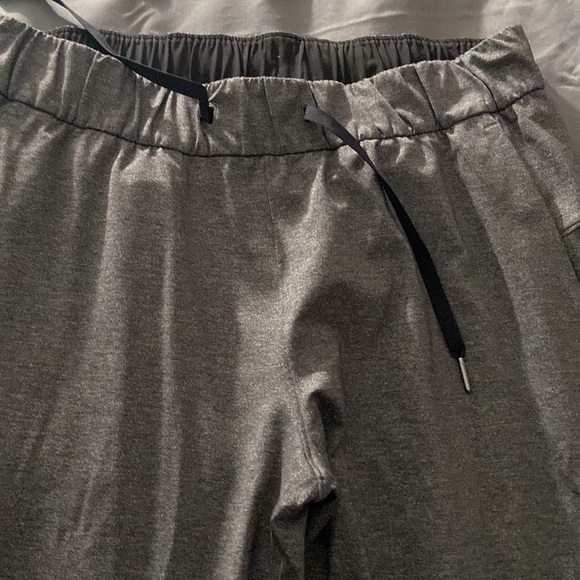 Lululemon - Picture 2 of 9